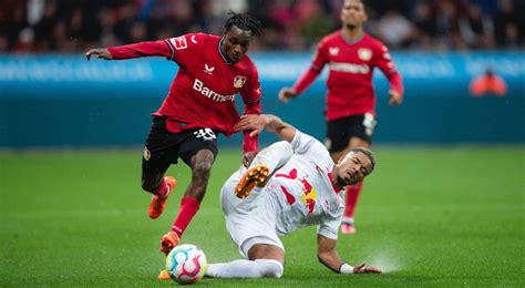 Leverkusen extends unbeaten run under Alonso to 13 games